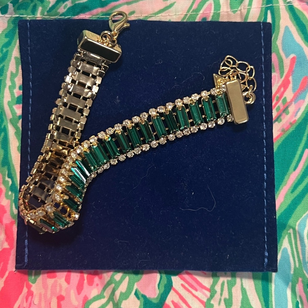 Elegant Green and Gold Bracelet